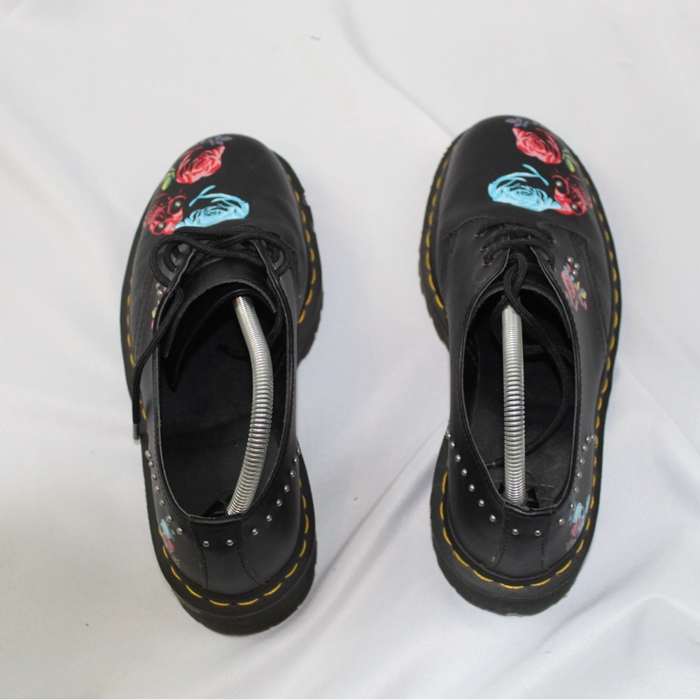 Black Floral Skull Lace-Up Shoes for Women - Picture 4 of 8